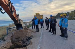 VASKİ ANA SU HATTINDAKİ ARIZAYI GİDERMEK İÇİN KESİNTİSİZ MESAİ YAPIYOR